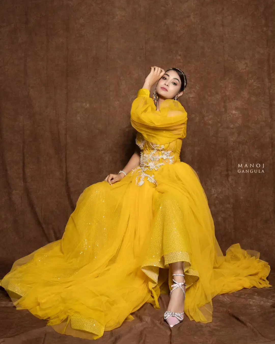 ETV Actress Bhanu Sri Long Legs Show in Yellow Gown